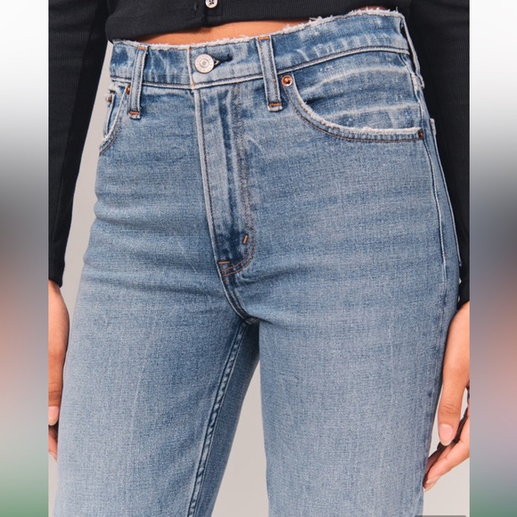 NWOT ABERCROMBIE & FITCH High Rise Mom Jean in Medium Wash Size 28/6R - Picture 6 of 11